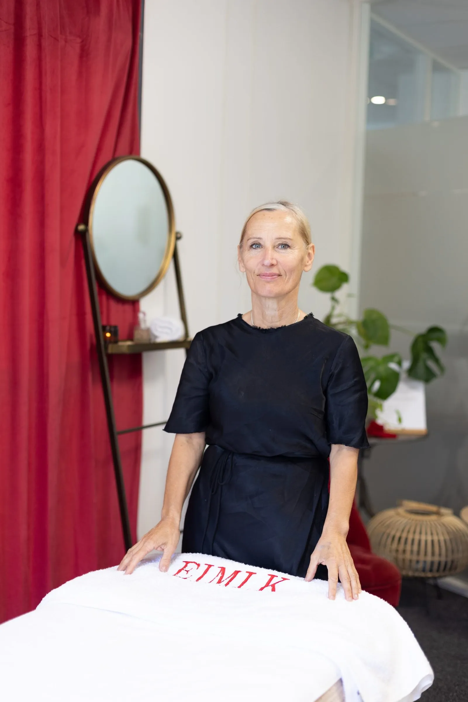 Karine Becheur dans son cabinet